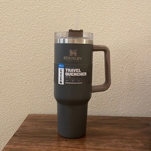 Stanley quencher 40oz